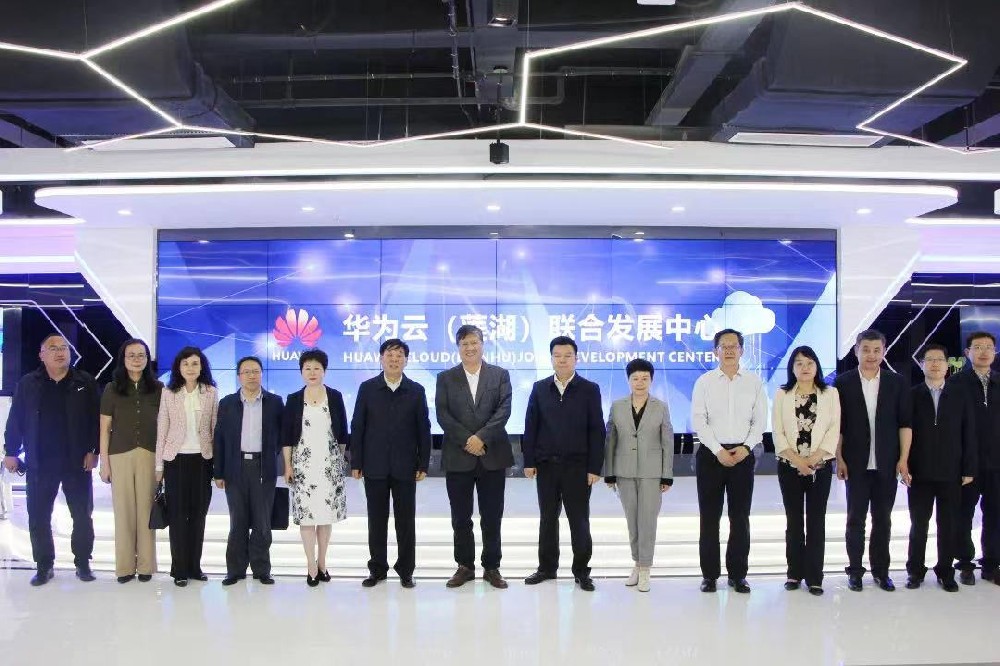 省人大常委会一行对青少年人工智能科普教育基地“一法一条例”贯彻实施情况进行执法检查