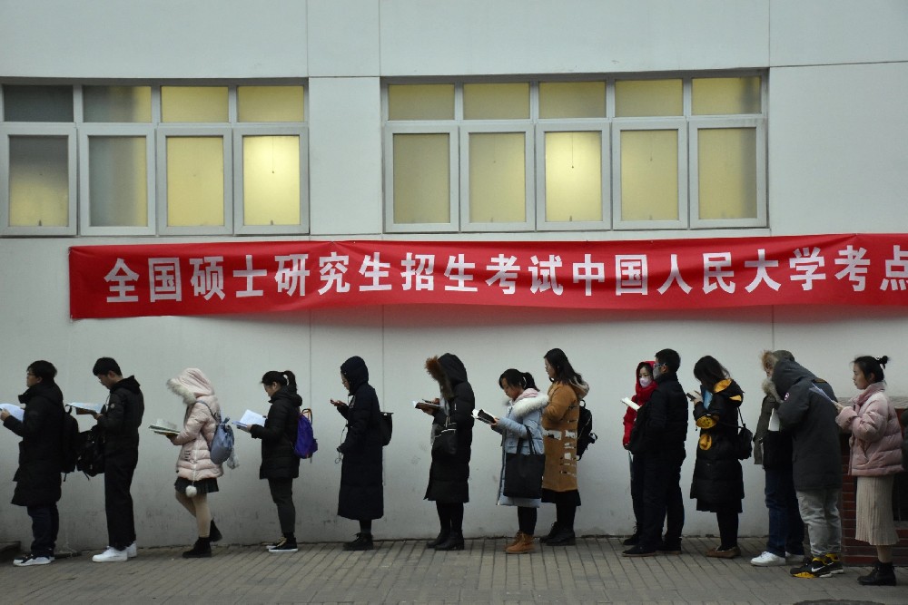 我这么年轻不想着赚钱，我想什么？