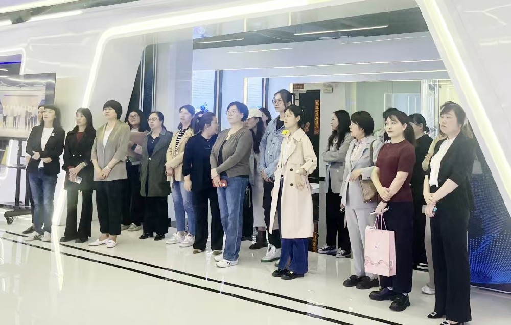 倾情助力“她”创业