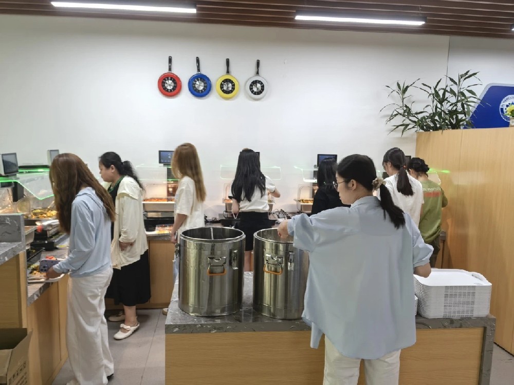华为云（莲湖）联合发展中心智能餐吧入驻，完善 “热带雨林式” 生态园区建设